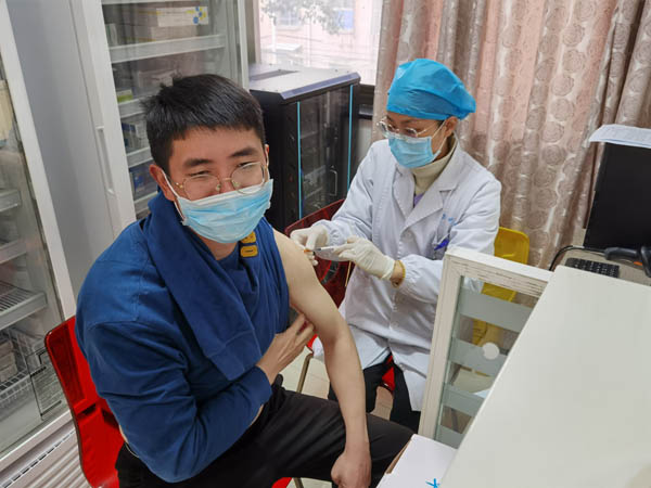 公司组织出国人员接种新冠疫苗
