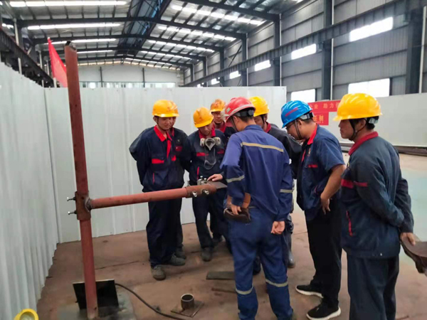 钢构公司开展电焊工实操培训