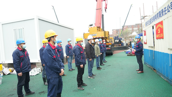 抗击疫情当先锋  红色工地践使命——记市住建局田家炳中学疫情...