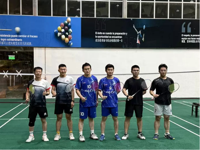 厄瓜多尔分公司获得“米拉多杯”羽毛球男双冠军